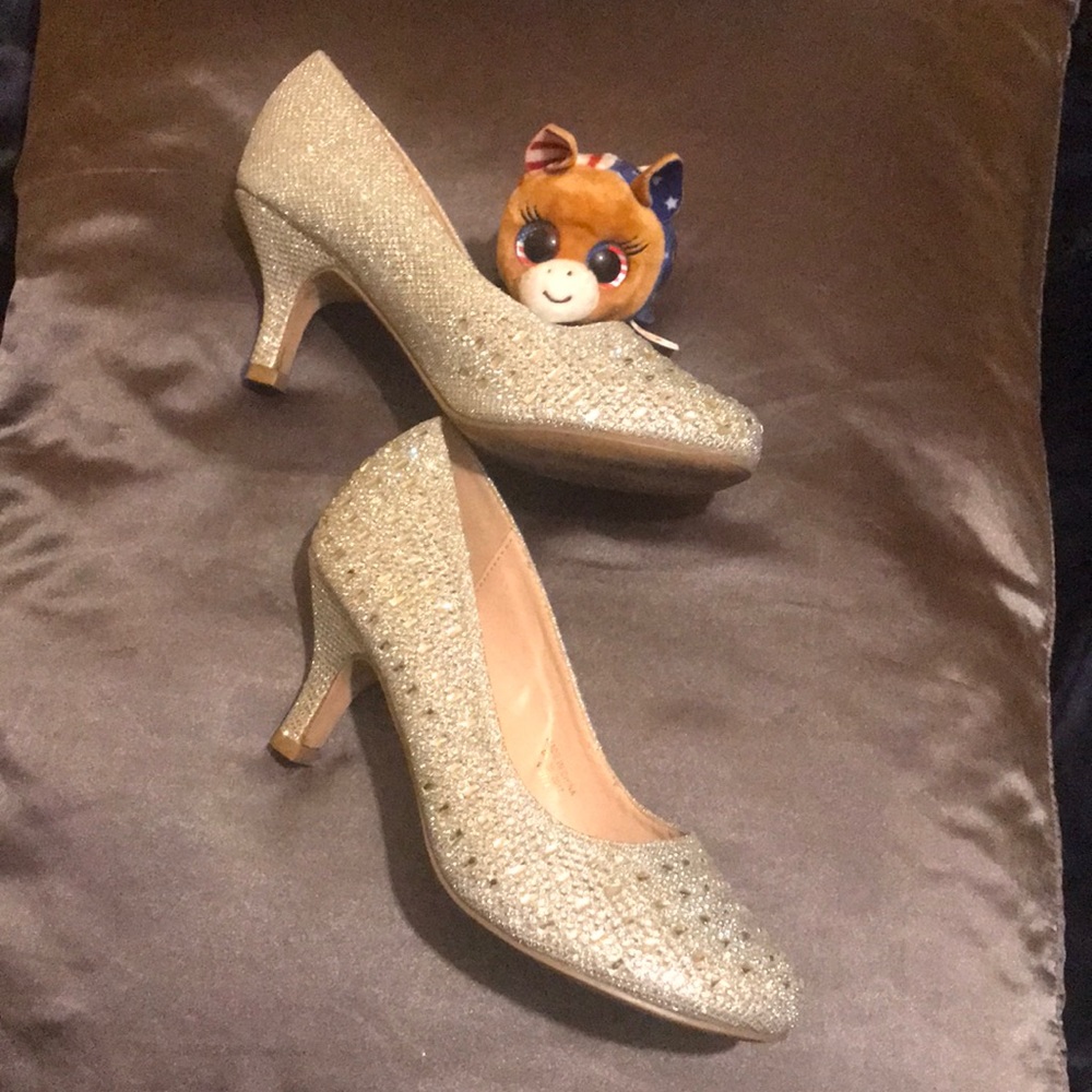 Shoes - Picture 2 of 4